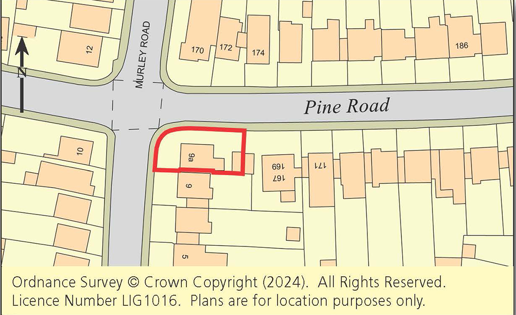 Lot: 120 - FREEHOLD DETACHED BUILDING ARRANGED AS TWO SELF-CONTAINED FLATS WITH GARAGE -